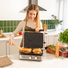 Rock'nGrill Blaze Parrilla eléctrica de 2400 W que ajusta el tiempo y temperatura, posee placas con revestimiento RockStone y apertura de 180º.