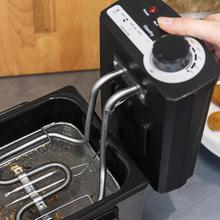 CleanFry - Friteuse électrique avec une capacité d'1,5 L, température jusqu'à 190 °C, cuve émaillée qui convient pour un nettoyage au lave-vaisselle, filtre OilCleaner pour garder l'huile propre et 1000 W.