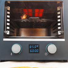 Txuletaco 8000 Inferno. Horno para asado, 2200W,Parrilla de Hierro Fundido, Piedra y Bandeja para Pizzas,2 bandejas recogegrasas, Temperatura hasta 850º, termómetro Digital de Cocina Incluido