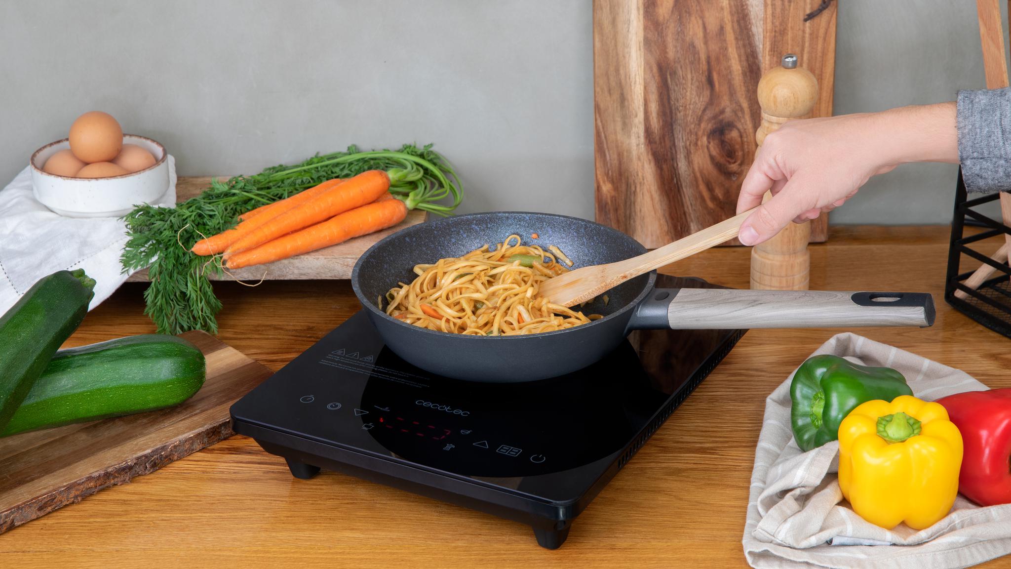 Température ajustable entre 60 et 260 ºC pour s’adapter aux besoins de chaque aliment pendant la cuisson.