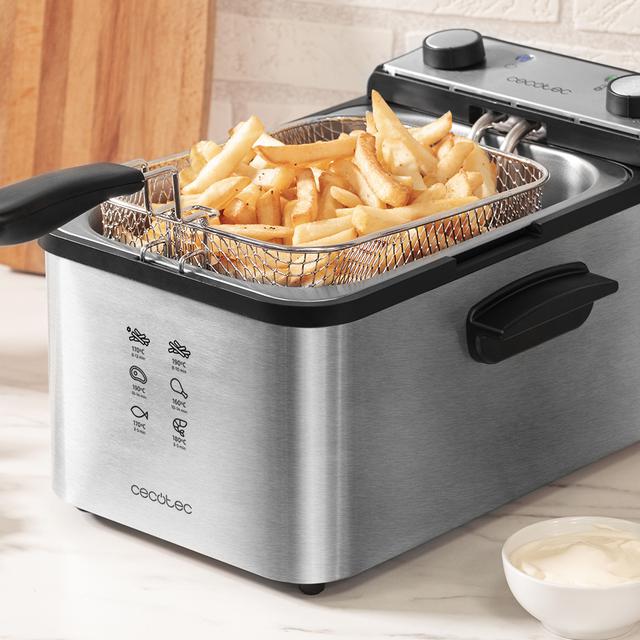 Friteuse électrique CleanFry 3000 Full INOX. 3 litres de capacité d’huile, filtre OilCleaner, 2400 W, cuve, panier de friture et filtre OilCleaner qui conviennent pour un nettoyage dans le lave-vaisselle et minuterie jusqu'à 30 minutes et cuve en acier.