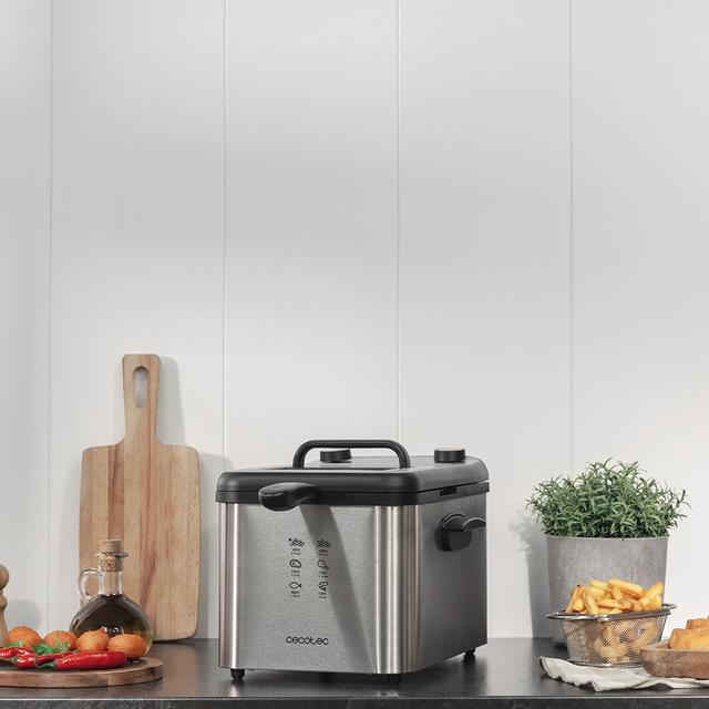 Fritadeira Eléctrica CleanFry Infinity 4000. 4 L de capacidade, temperatura até 190°c, tigela esmaltada segura para máquina de lavar louça, filtro Oilcleaner mantém o óleo limpo, full INOX, 3270w