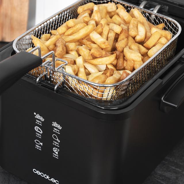 CleanFry Infinity 4000 Black. 4 litres de capacité d’huile, filtre OilCleaner, 3270 W, cuve, panier de friture et filtre OilCleaner qui conviennent pour un nettoyage dans le lave-vaisselle et minuterie jusqu'à 30 minutes. Unité principale laquée noir.