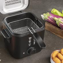 Friteuse électrique CleanFry Infinity 1500 Black. 900 W de puissance, 1,5 L de capacité avec filtre OilCleaner, cuve antiadhésive, couvercle avec filtre, fenêtre de contrôle, laquée noir