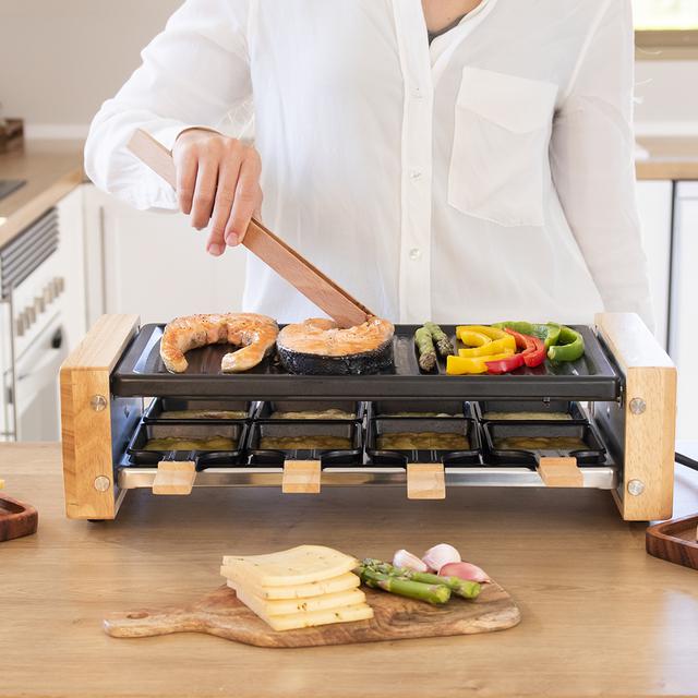 Raclette Cheese&Grill 8200 Wood Black. Puissance 1200 W, Surface de gril, 8 poêles individuelles, Thermostat réglable, Design amovible