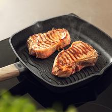 Polka Excellence 28 Grill Force. Frigideira Grill com Diâmetro de 28 cm, Alumínio forjado, Revestimento Antiaderente, Apta para a máquina de lavar loiça e todos os tipos de fogão, Fundo indeformável