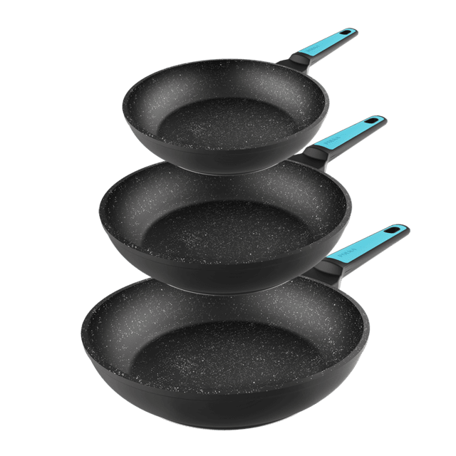 Set de poêles Polka Platinum 18-22-26 Bucket Set Thunder. 18-22-26 cm de diamètre, aluminium forgé, revêtement antiadhésif Teflon, conviennent pour un nettoyage au lave-vaisselle et pour tous types de cuisinières.