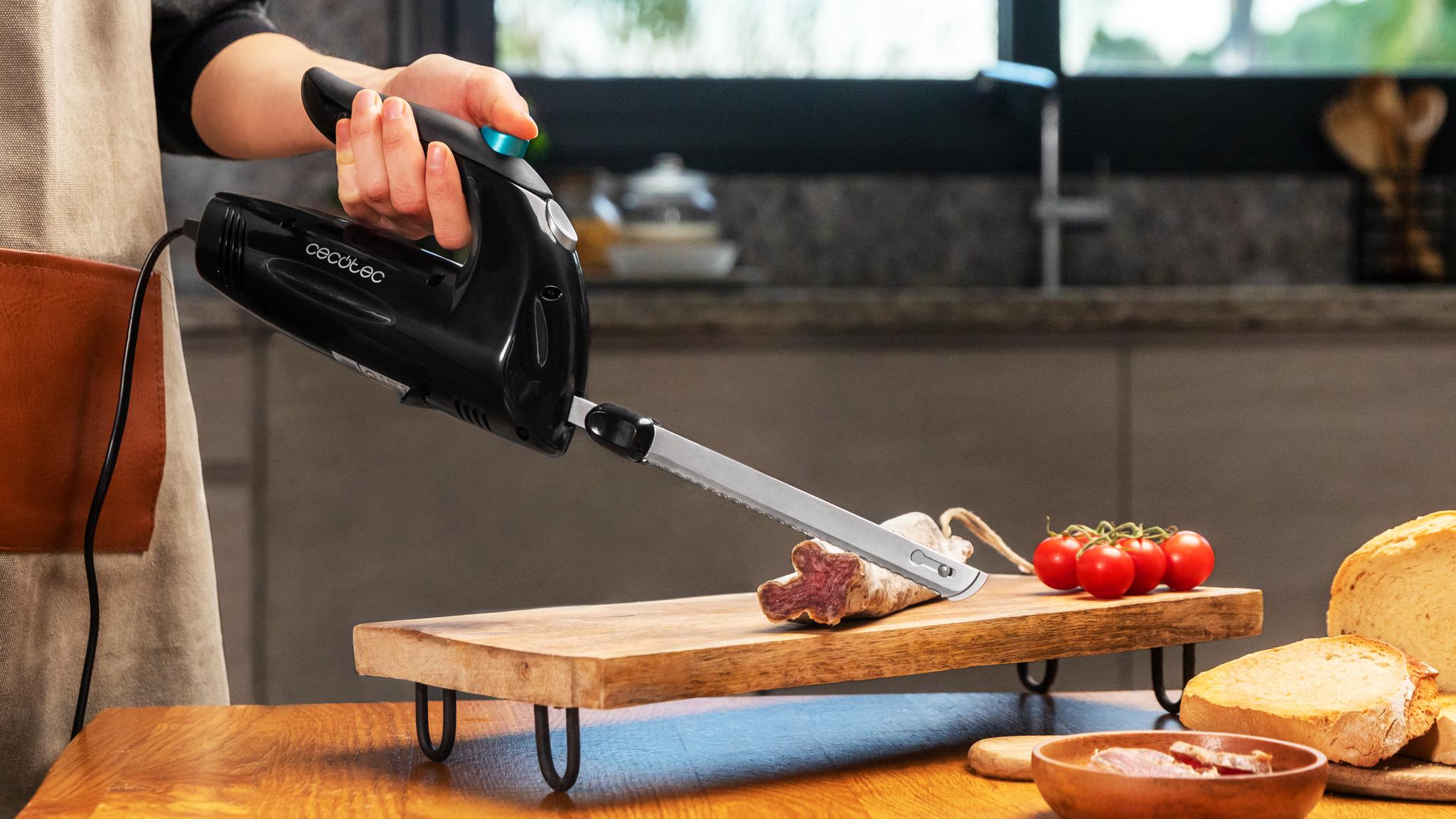 Grazie al suo design ergonomico, il coltello elettrico Cut-Eat 1800 Black è facile da usare e senza usura.