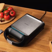 Appareil à sandwichs Rock'nToast Family Waffle. 1500 W, capacité pour 4 gaufres, revêtement antiadhésif, système giratoire à 180º, préchauffage rapide et finitions en acier inoxydable.