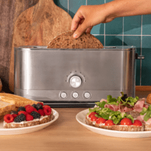 Shine&Toast Extra Tostador vertical de acero con ranura larga y anillo luminoso con capacidad para 2 tostadas.