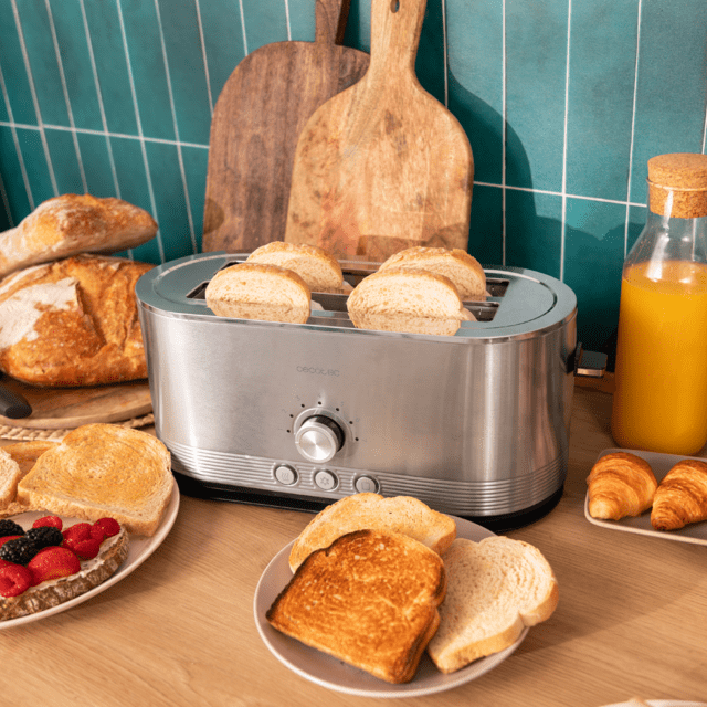 Shine&Toast Extra Double Vertikaler Stahltoaster mit langem Doppelschlitz und beleuchtetem Ring mit Fassunsvermögen für 4 Toastscheiben.