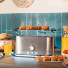 Shine&Toast Extra Double Vertikaler Stahltoaster mit langem Doppelschlitz und beleuchtetem Ring mit Fassunsvermögen für 4 Toastscheiben.