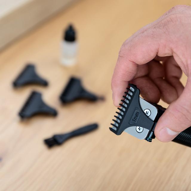 Detalle del peine guía de 1 mm de la perfiladora Cecotec PrecisionCare Profiling