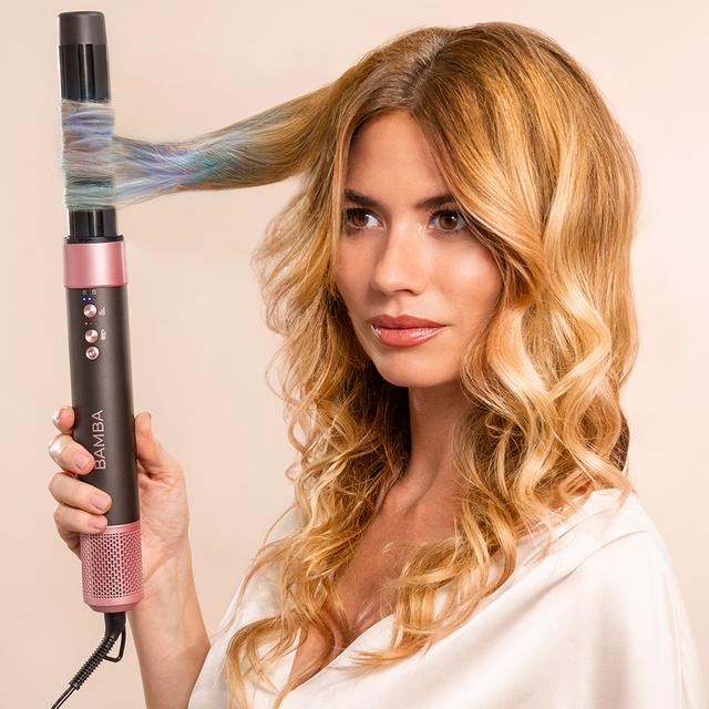 Tecnología Coanda del CECOTEC AirGlam Black rizando el cabello