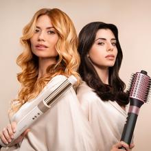 Bamba CeramicCare AirGlam Champagne Multifunktionaler 8-in-1-Styler mit Coanda-Technologie, der formt, lockt, stylt, trocknet und Frizz beseitigt. Mit 3 Geschwindigkeiten, 3 Temperaturen und intelligenter Wärmeregelung. Digitaler Motor mit 1400 W Leistung und 110.000 U/min. Keramisch beschichtete Köpfe, Keratin und Mandelöl.