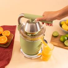 Xqueeze RetroJuice 1000 Green Exprimidor eléctrico de brazo para naranjas y cítricos con 1000 W de potencia, filtro de acero inoxidable y dos conos desmontables de diferente tamaño, el grande de acero inoxidable y el pequeño de plástico. Palanca para extraer la pulpa y sistema antigoteo.