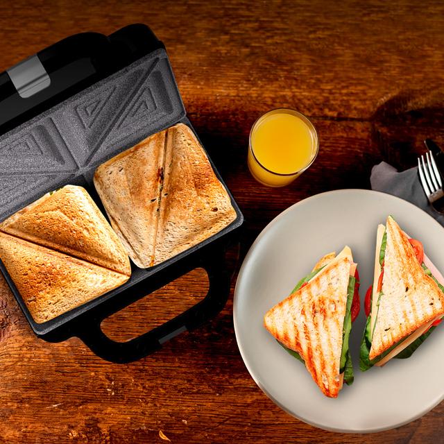 Rock'nToast Deep 3in1 Sandwichera grill gofrera con capacidad para dos sandwiches con rellenos generosos y 3 pares de placas desmontables.