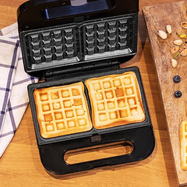 Rock'nToast Deep 3in1 Sandwichera grill gofrera con capacidad para dos sandwiches con rellenos generosos y 3 pares de placas desmontables.