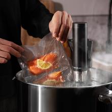 SlowVide 1000 Connected Sous Vide Roner para cocinar a baja tempertatura, con conectividad Wi-Fi y 1000 W de potencia.