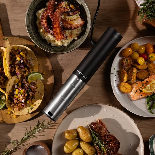 SlowVide 1000 Connected Sous Vide Roner para cocinar a baja tempertatura, con conectividad Wi-Fi y 1000 W de potencia.