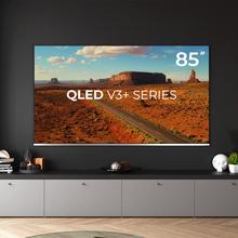 TV QLED V3+ Series VQU30085+ TV QLED de 85", grandes dimensões, resolução 4K UHD, Android TV 11, Full Array Local Dimming, 120 Hz, Altifalantes com 60 W, Dolby Vision & Atmos, Wide Colour Gamut, HDR10, HDM 2.1, USB 3.0, CORTEX A55, Google Voice Assistant e Chromecast.