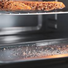 Bake&Toast 2300 White Grille-pain électrique multifonction de table, d'une capacité de 23 litres et à double porte en verre.