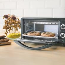 ‌Bake&Toast 1090 Black Mini-forno elétrico multifunções, 10 litros de capacidade e porta com vidro duplo.