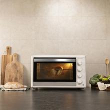 Bake&Toast 6090 White Gyro Mini-Forno com capacidade de 60 litros, 12 funções combináveis, alta potência de 2200 W e equipado com luz interior.