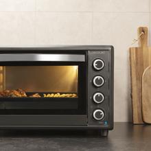 Four de table Bake&Toast 6090 Black Gyro avec une grande capacité de 60 litres, 12 fonctions combinables, une grande puissance de 2200W et un torréfacteur rotatif.