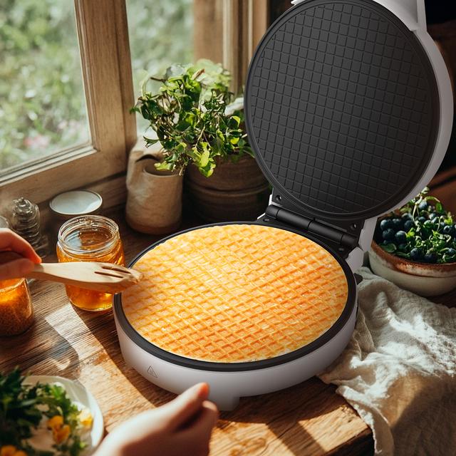 Fun Gofrestone Cone Piastra per waffle in acciaio inossidabile e 1000 W di potenza, ideale per preparare coni e cialde di gelato croccanti e sottili.