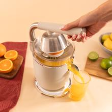 Xqueeze RetroJuice 1000 Exprimidor eléctrico de brazo para naranjas y cítricos con 1000 W de potencia, filtro de acero inoxidable y dos conos desmontables de diferente tamaño, el grande de acero inoxidable y el pequeño de plástico. Palanca para extraer la pulpa y sistema antigoteo.