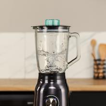 Power Black Titanium 1800MAX Blend It Go Mixer mit maximaler Leistung von 1800 W, aus Edelstahl, mit 6-Blatt-Klinge mit schwarzer Titanbeschichtung und Gussglaskrug mit 1,5 l Fassungsvermögen. Es verfügt über 5 Geschwindigkeiten plus Pulse-Funktion und Dosierkappe.