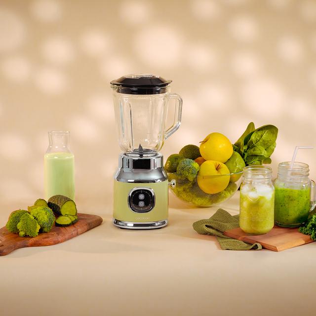 RetroTwist Green Retro-Mixer mit 800 W Maximalleistung, 4-Blatt-Messer mit schwarzer Titanbeschichtung und 1-Liter-Behälter.