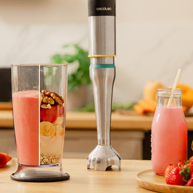Cecotec Katana 12 Jar D en cocina con batido de frutas