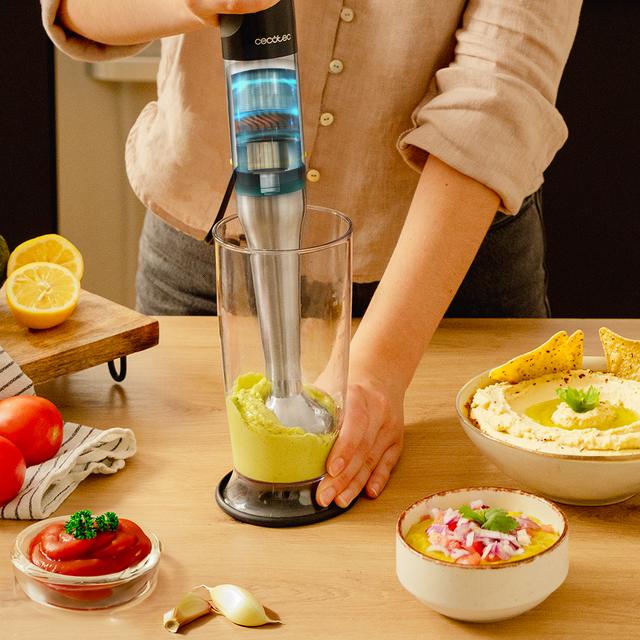 Batidora Cecotec Katana 12 Jar D preparando smoothie en vaso
