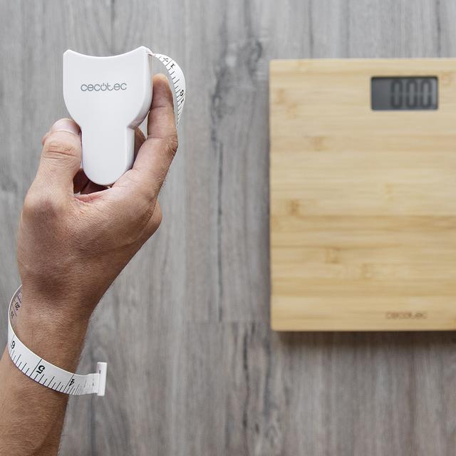 Pèse-personne numérique Surface Precision 9300 Healthy de haute précision avec plateforme en bambou (eco-friendly), écran LCD et poids maximal jusqu’à 180 kg. Prêt à utiliser et avec ruban à mesurer.