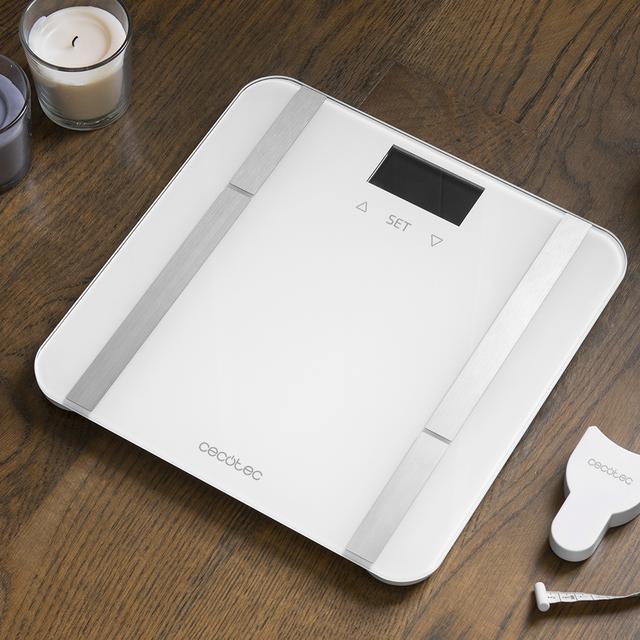 Surface Precision 9400 Full Healthy bilancia pesapersone digitale ad alta precisione. Piattaforma in vetro temperato ad alta sicurezza, display LCD a colori invertiti e capacità massima di 180 kg. Con metro a nastro