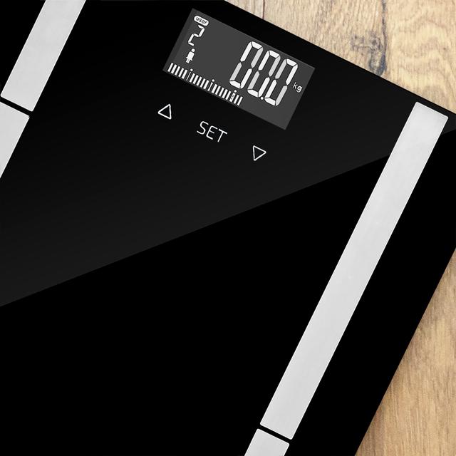 Bilancia pesapersone digitale Surface Precision 9450 Full Healthy. Con piattaforma di vetro temperato ad alta sicurezza, display LCD invertito e capacità massima di 180 kg. Senza connettività, colore nero.