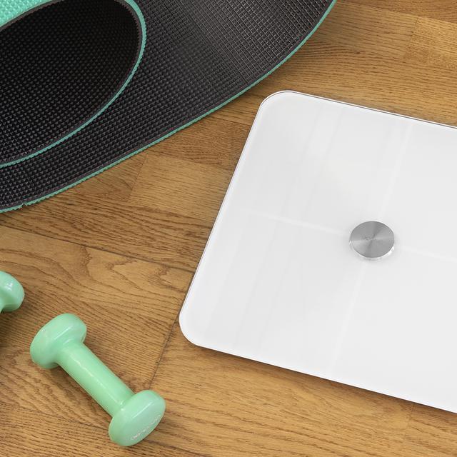 Surface Precision 9600 Smart Healthy. Balança de casa de banho digital inteligente de alta precisão com conectividade, base de vidro de alta segurança, revestimento de óxido de estanho de índio, ecrã LED
