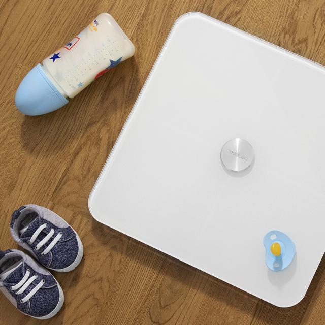 Surface Precision 9600 Smart Healthy. Balança de casa de banho digital inteligente de alta precisão com conectividade, base de vidro de alta segurança, revestimento de óxido de estanho de índio, ecrã LED