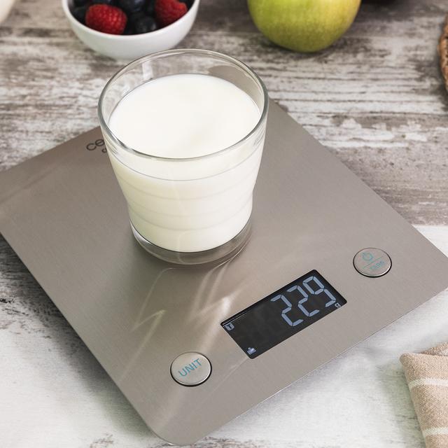 Balance de cuisine Cook Control 10000 Connected avec app, finition en acier inoxydable, précision d'1 g, capacité de 5 kg, écran LCD, design extra-plat et revêtement anti-empreintes.