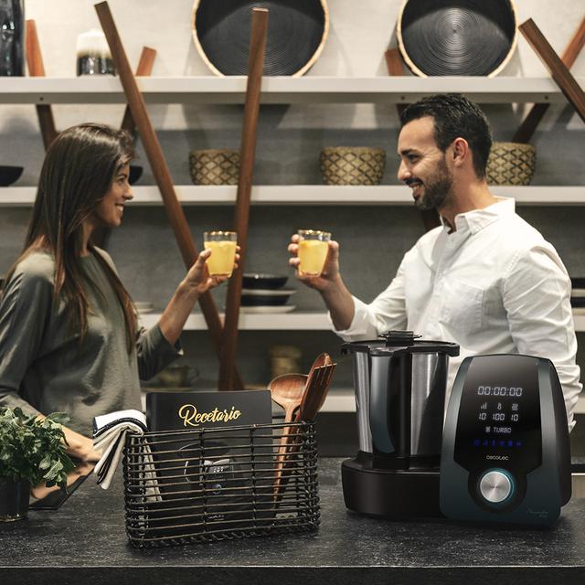 Robot de cuisine multifonction Mambo 8090 avec une cuillère MamboMix, balance intégrée, 30 fonctions, bol en acier inoxydable de 3,3 L qui convient pour le lave-vaisselle, panier pour bouillir, livre de recettes