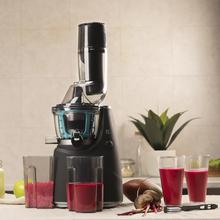 Estrattore a freddo Juice&Live 1500 Pro. 250 W di potenza, canale XL, velocità lenta di 45 giri/min, BPA-free