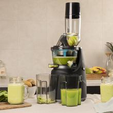 Estrattore a freddo Juice&Live 1500 Pro. 250 W di potenza, canale XL, velocità lenta di 45 giri/min, BPA-free