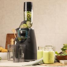 Estrattore a freddo Juice&Live 1500 Pro. 250 W di potenza, canale XL, velocità lenta di 45 giri/min, BPA-free