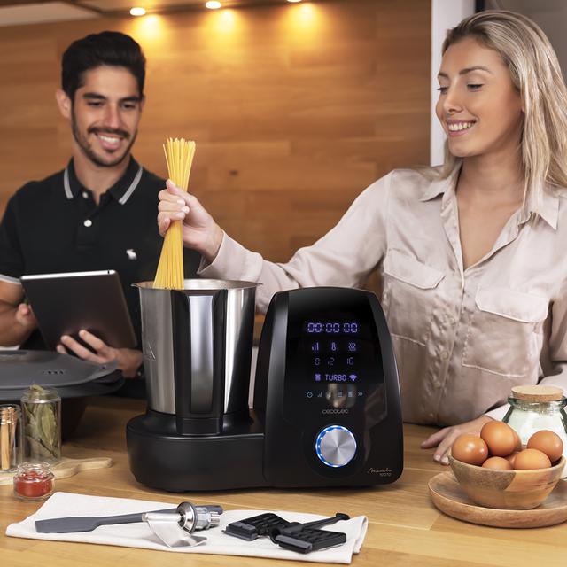 Robot da cucina multifunzione Mambo 10070, app, cucchiaio MamboMix, 30 funzioni, bilancia incorporata, caraffa in acciaio INOX di 3,3 L, lavabile in lavastoviglie, cestello, ricettario