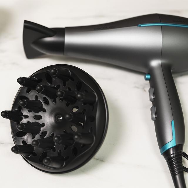 Iónico Bamba IoniCare 5300 Maxi Aura Black. Secador de cabelo com 2200 W, motor CA, função de ar frio, cabo de 1,8 m, inclui difusor e concentrador, preto