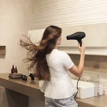 Secador AC Bamba IoniCare 5350 PowerShine Ice Secador de cabelo AC de 2600 W de potência, com função ionizadora e grande caudal de ar.