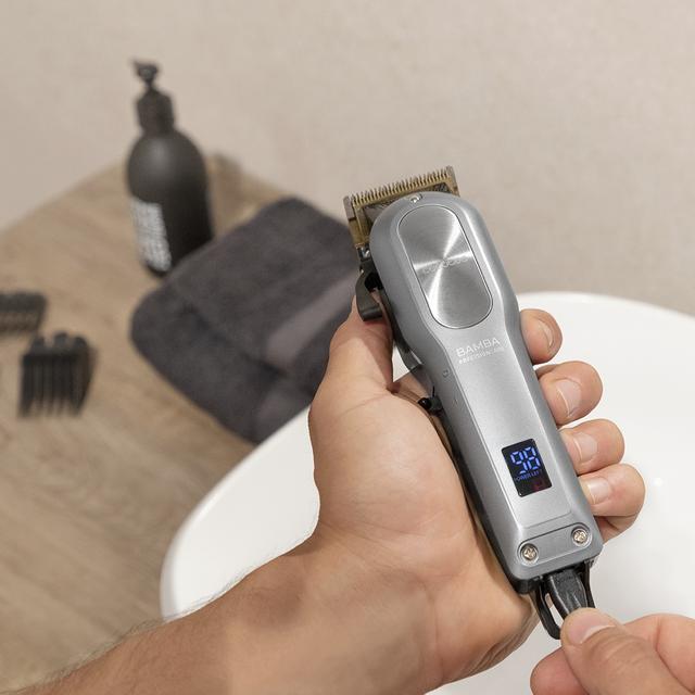 PrecisionCare Pro Clipper Titanium Go Clipper. Lithium-Akku, Klingen aus Edelstahl, Autonomie bis zu 2 Stunden, 8 Kämme, Feineinstellung, kabelgebunden und kabellos einsetzbar