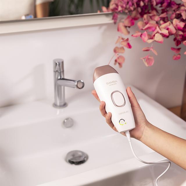 Depiladora CECOTEC Bamba SkinCare IPL Quartz con indicador de intensidad y cable de alimentación